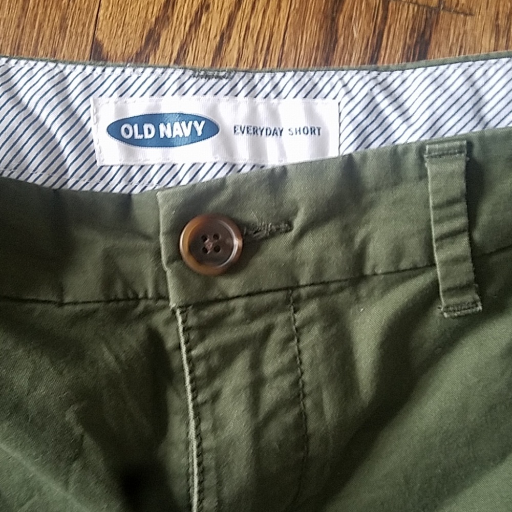 Green everday shorts size 0 - Picture 3 of 4